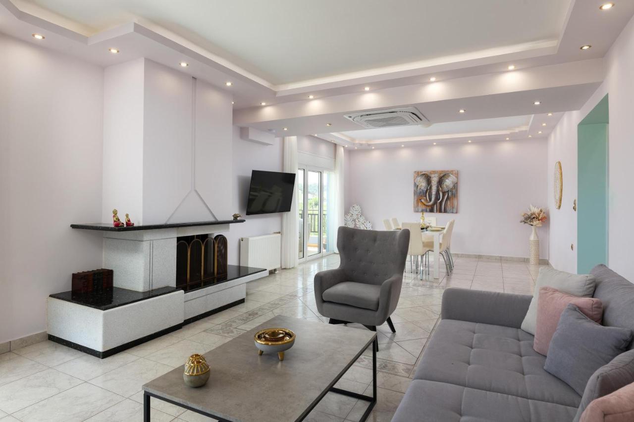 White&Blue Luxury Suites เอียลิซอส ภายนอก รูปภาพ