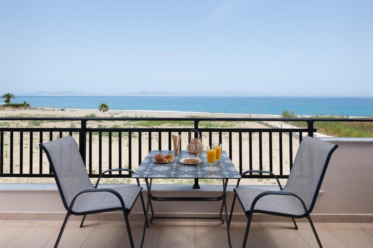 White&Blue Luxury Suites เอียลิซอส ภายนอก รูปภาพ