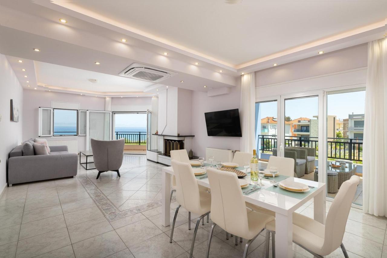 White&Blue Luxury Suites เอียลิซอส ภายนอก รูปภาพ
