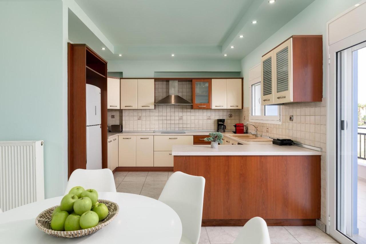 White&Blue Luxury Suites เอียลิซอส ภายนอก รูปภาพ