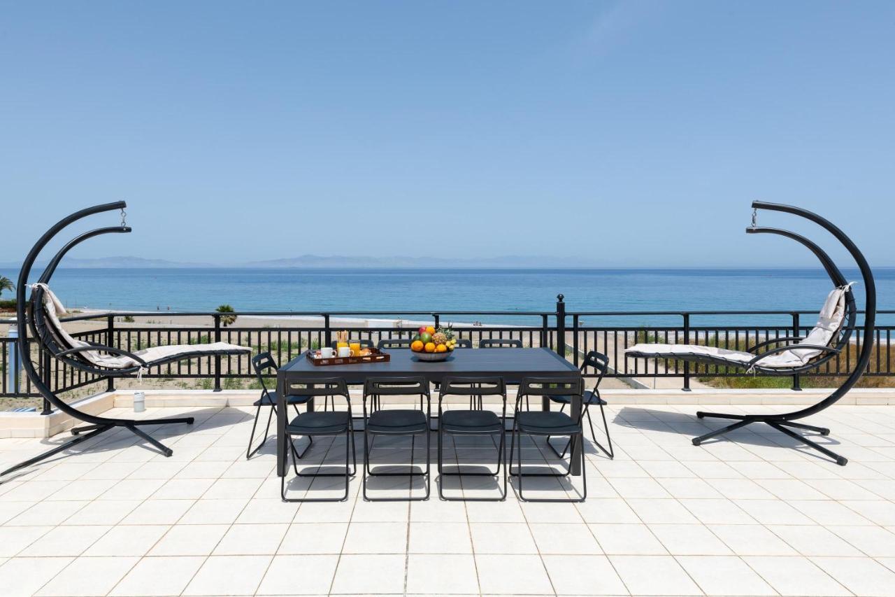 White&Blue Luxury Suites เอียลิซอส ภายนอก รูปภาพ