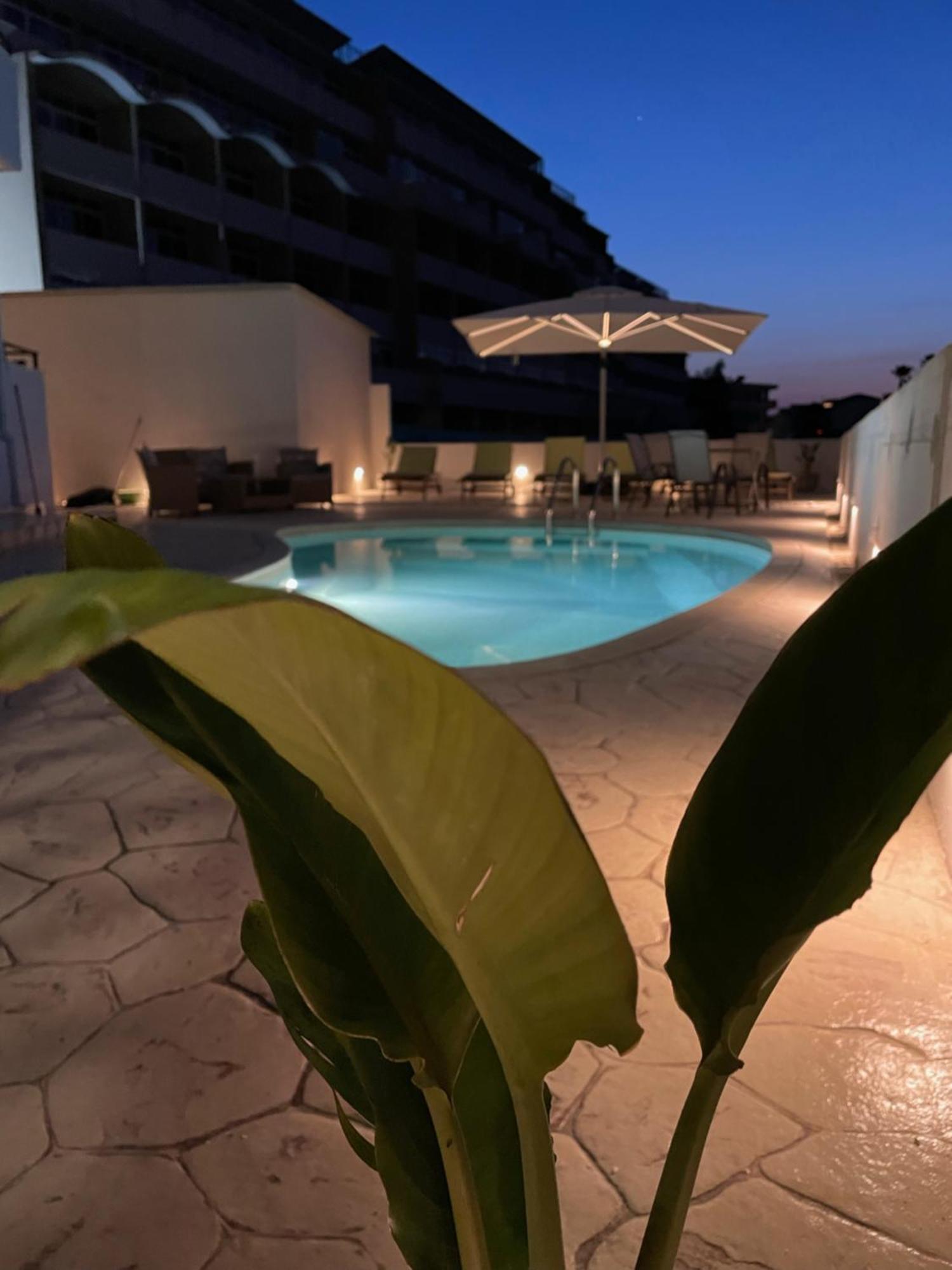 White&Blue Luxury Suites เอียลิซอส ภายนอก รูปภาพ