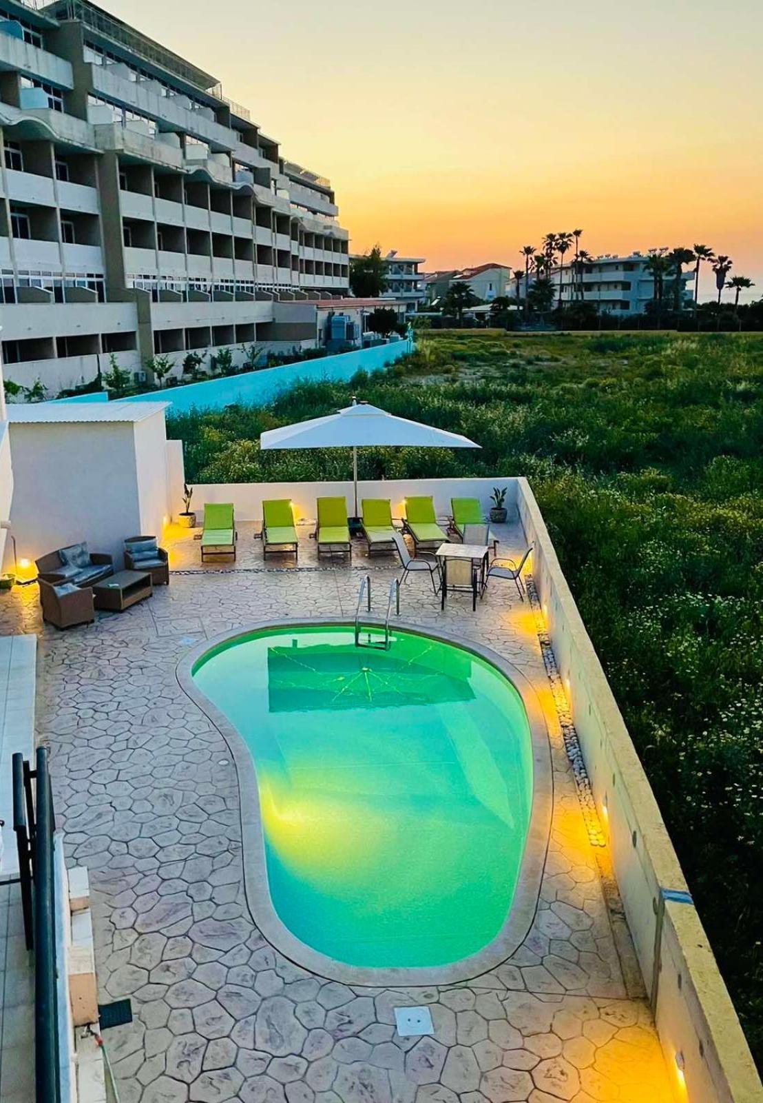 White&Blue Luxury Suites เอียลิซอส ภายนอก รูปภาพ